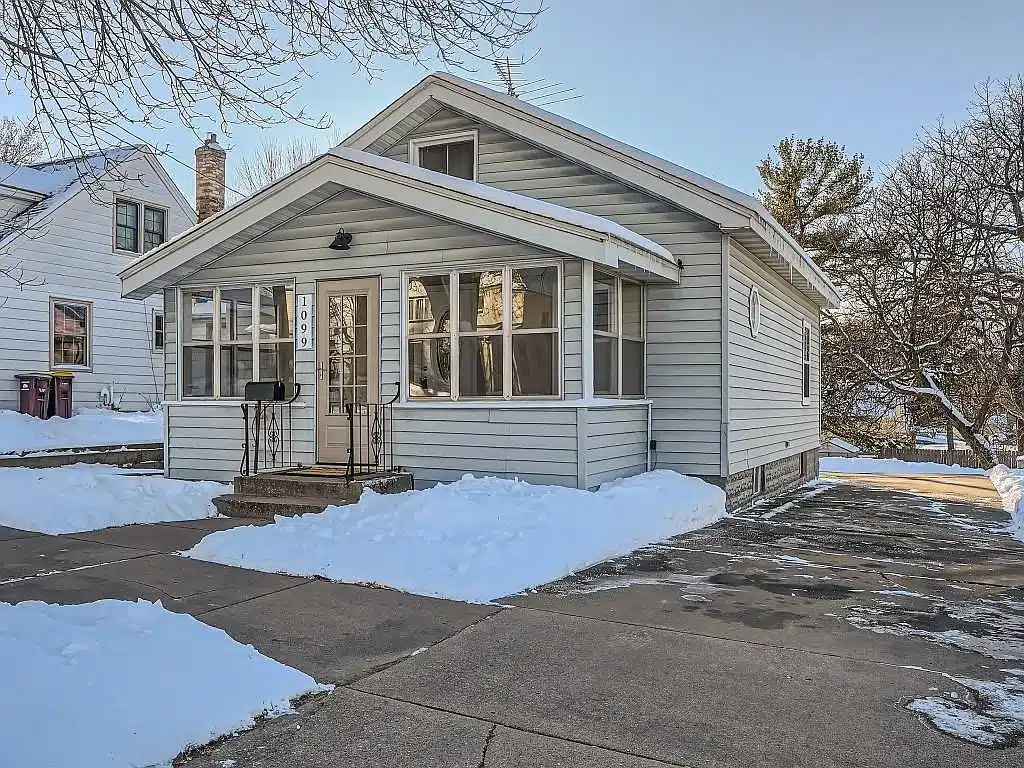 The front of house that we listed in Minnesota